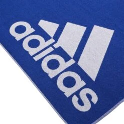 ADIDAS PERFORMANCE Adidas Duschtuch (100% Baumwolle) Logo Royalblau 140x70cm -Head || Wilson || YONEX Verkäufe adidas FJ4772 Duschtuch202 900x900 1