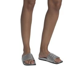 ADIDAS PERFORMANCE Adidas Adilette Comfort Metallicsilber Badeschuhe Damen -Head || Wilson || YONEX Verkäufe adidas FW7683 adilette Comfort202 1200x1200 1