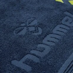 Hummel Duschtuch Logo Gross Denimblau 160x70cm -Head || Wilson || YONEX Verkäufe hummel Duschtuch 208805 6616202 720x720 1